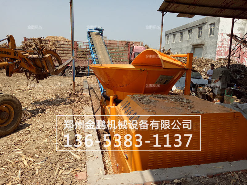 树根破碎机现场