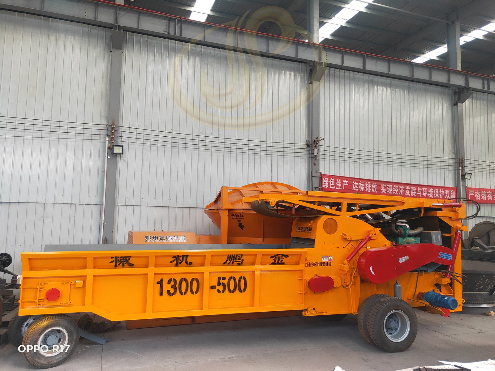 郑州金鹏大型树头粉碎设备从上料到出料全过程